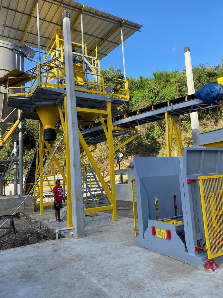 Beton blok makinesi için Hazır beton tesisi kurulum sahası, kurulum ve montaj tamamlandı  Demokratik Kongo Cumhuriyeti