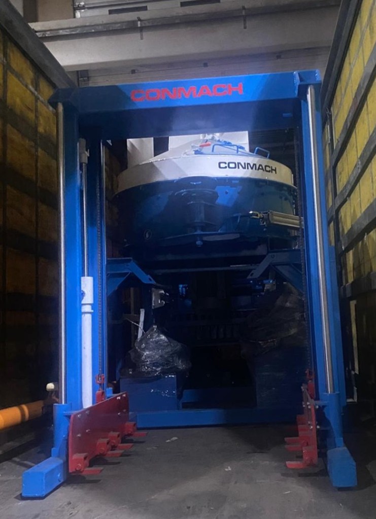 0,25 m3 pan mikser, briket makinesi BlockKing-12MS ekipmanları ile birlikte Sırbistan Niş kentine gönderildi.